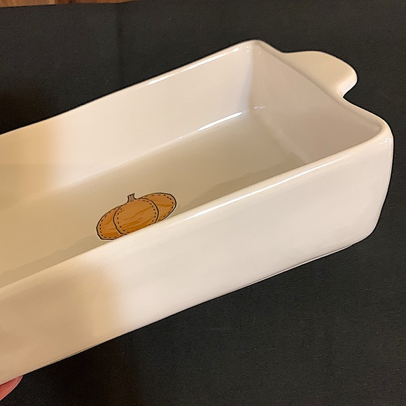 RAE DUNN HARVEST BAKING DISH with a Pumpkin and the word HARVEST…Fall 🍁🍂🧡🤎💛 - Picture 4 of 7